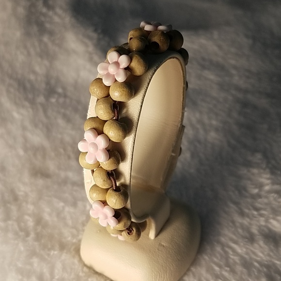 Jewelry - Tan & Pink Beaded Bracelet